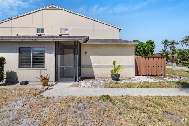 Building Photo - 5276 Cedarbend Dr Rental