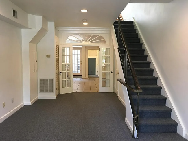 Building Photo - 702 N 2nd St Unit #A