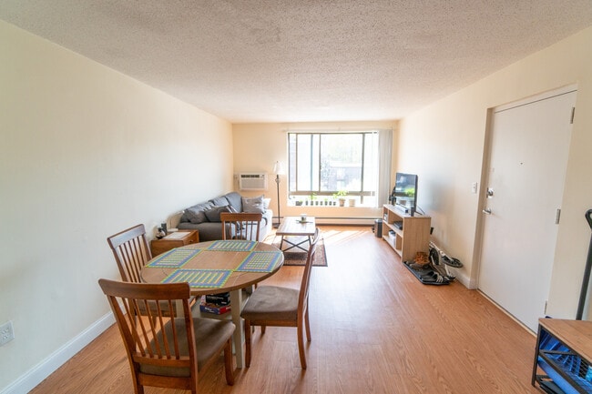 Building Photo - 143 Tremont St Rental
