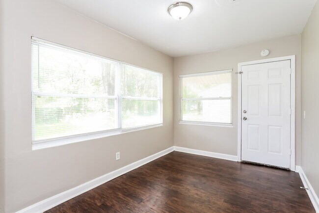 Photo - 3037 Columbus Ave