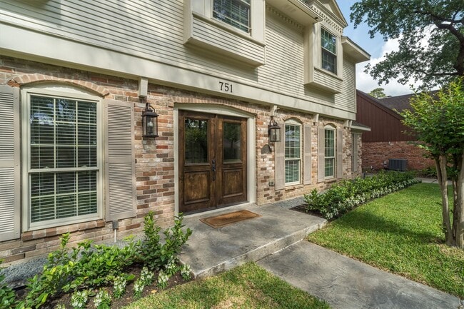 Photo - 751 Bison Dr