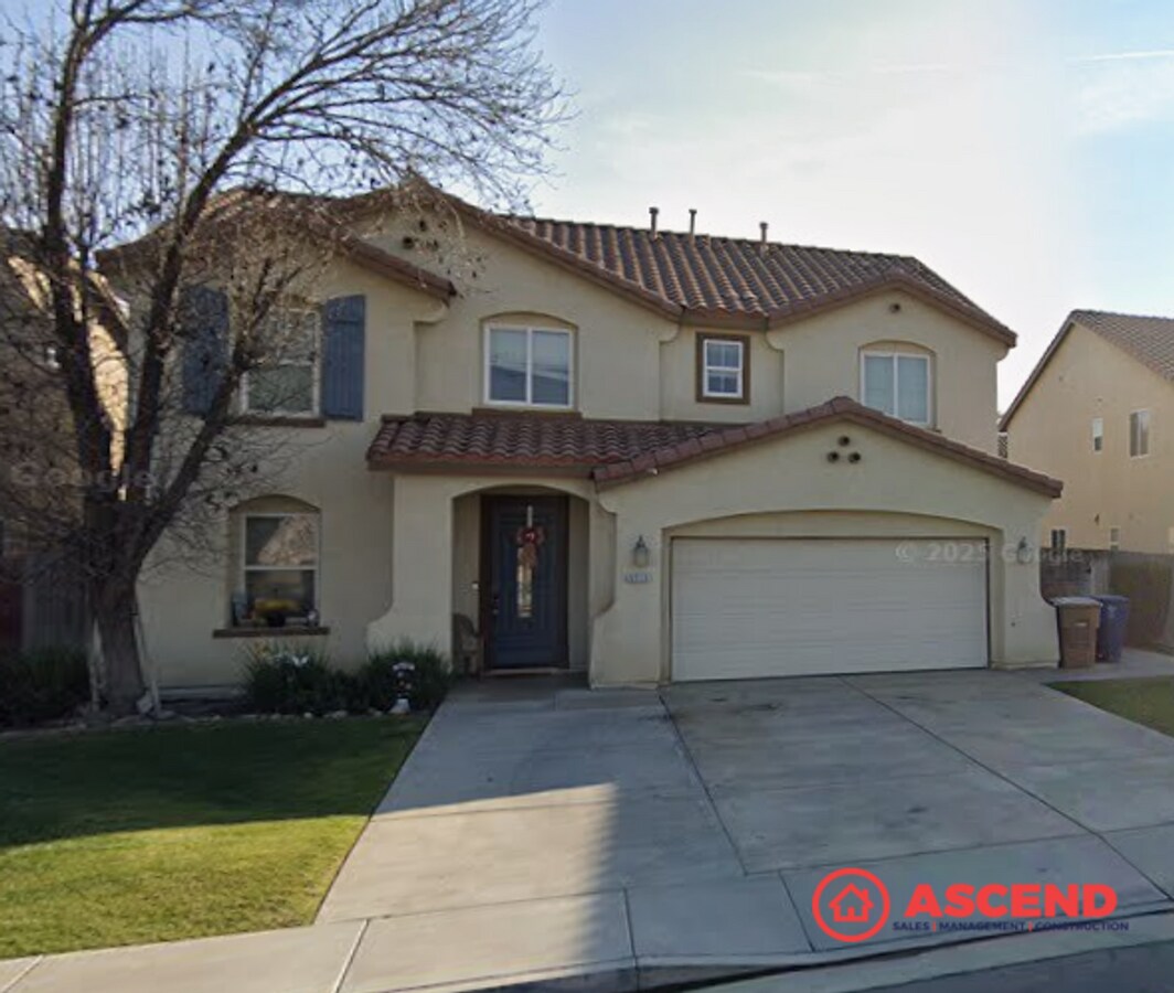 Spacious 5 Bed, 3 Bath Home with Garage & Modern Kitchen - Spacious 5 Bed, 3 Bath Home with Garage & Modern Kitchen