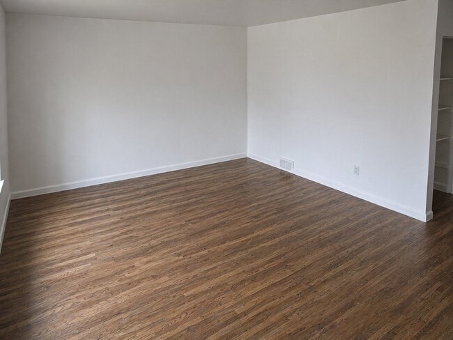 Photo - 18884 Bloom St