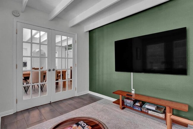 Photo - 211 Lessin Ln