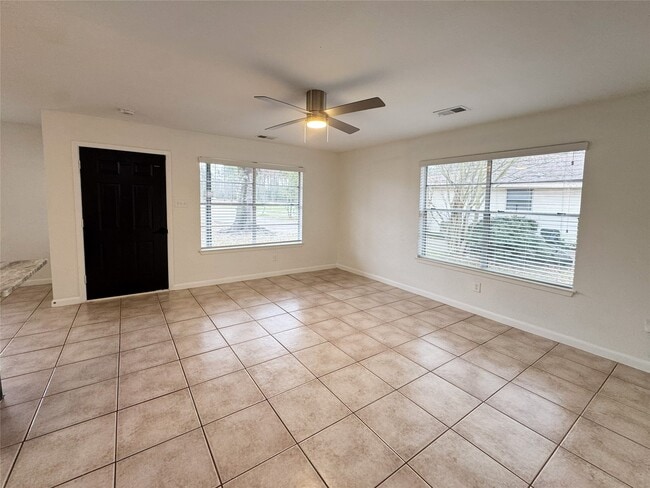 Photo - 918 Bolton Ct