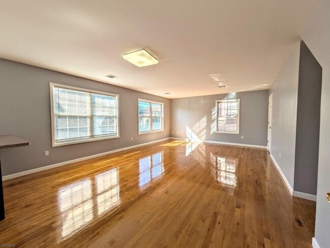Building Photo - 150 Orange St Unit 2 Rental