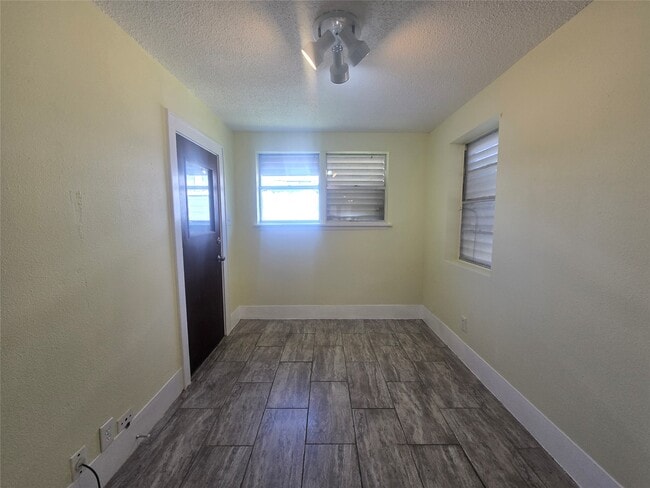 Photo - 3828 Ave S