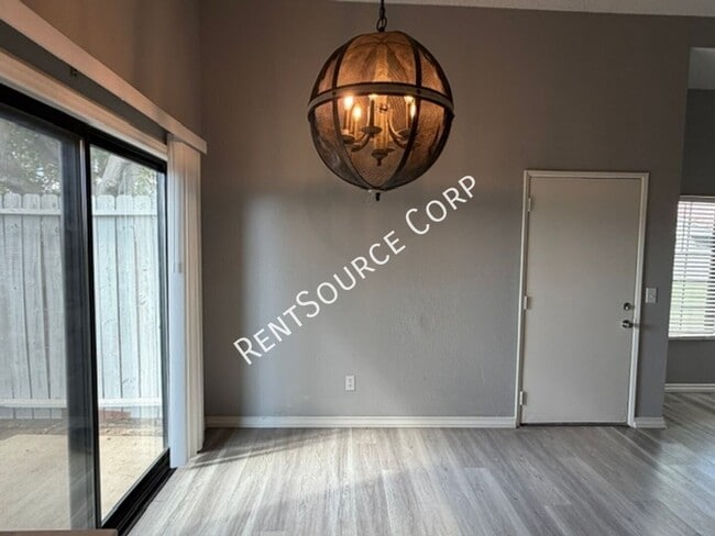 Photo - 43711 8th St E