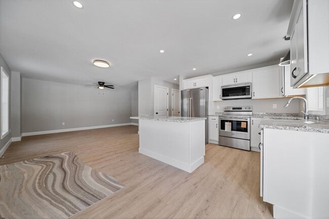 Photo - 142 S Main, B