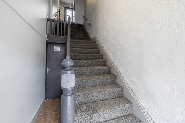 Hall d'entrée - 260-1/2 Dalhousie Avenue