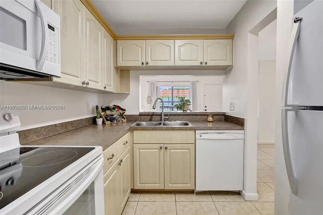 Photo - 561 NW 100th Pl Unidad 201