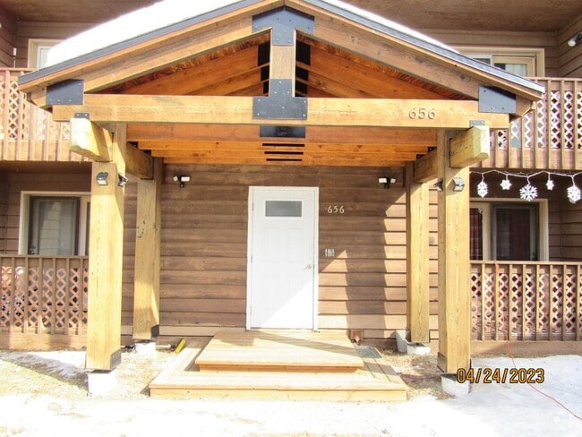 Building Photo - 656 Ouida Way Unit 2 Rental