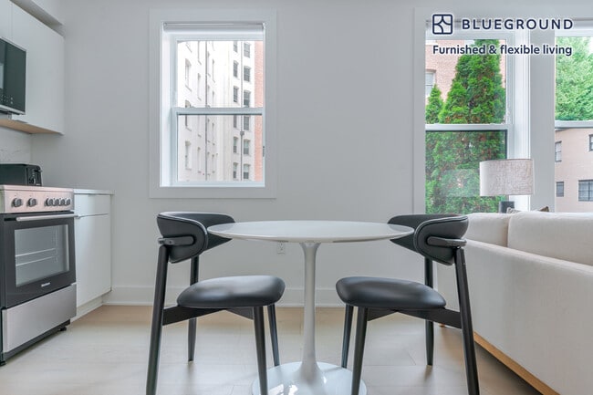 Photo - 2116 Kalorama Rd NW Unit FL2-ID1206