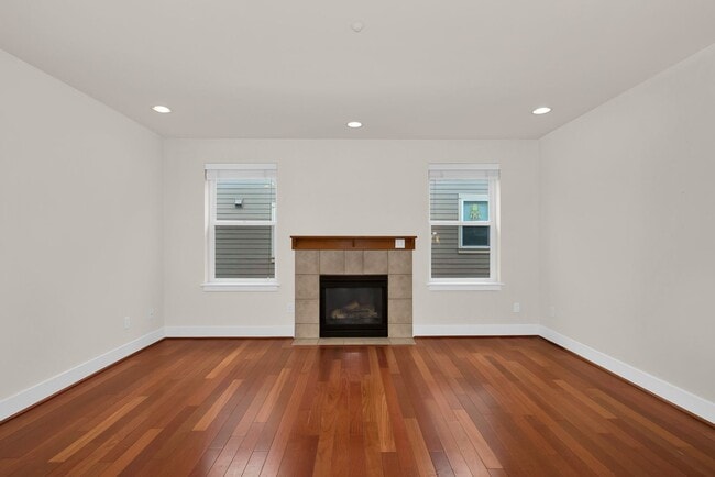 Photo - Updated 2 Bedroom Shoreline Townhouse!