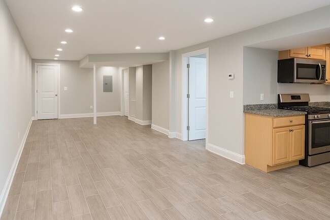 3320 W Beach Ave