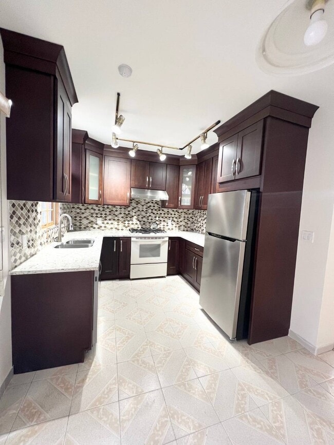 Photo - 2137 Gerritsen Ave