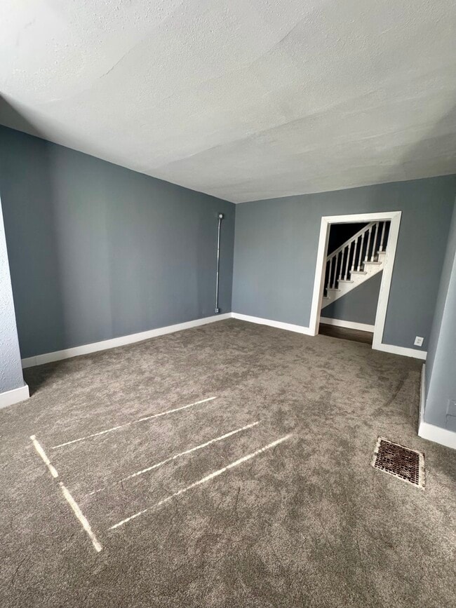 Photo - 616 E 6th St