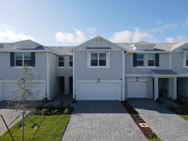 Building Photo - 586 Salisbury Cir