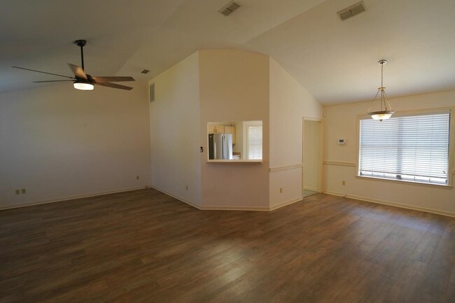 Photo - 2605 Yarmouth Ln