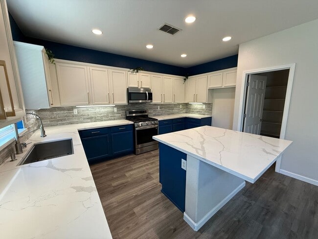 Photo - 9435 Sea Cliff Way