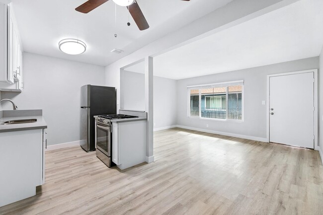 Photo - 1495 Peterson Ave