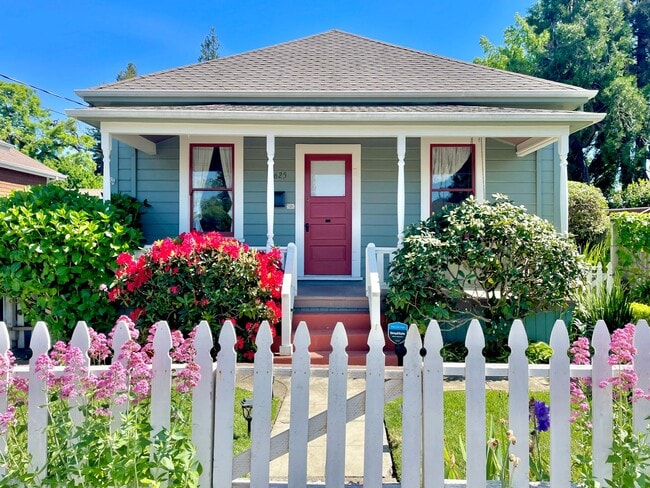 Photo - Charming Home on Cul-de-Sac w/Jacuzzi, Fireplace, Garage || Minutes from Downtown Napa!