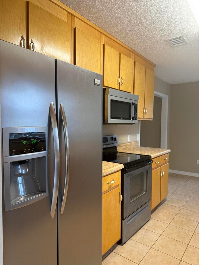 Photo - 2369 Andorra St