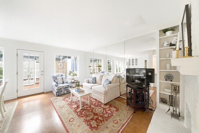 Photo - 8944 Chatsworth Dr