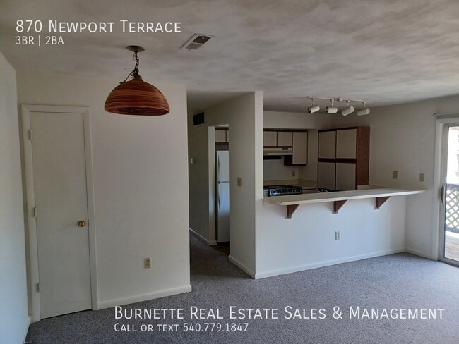 Photo - 870 Newport Terrace