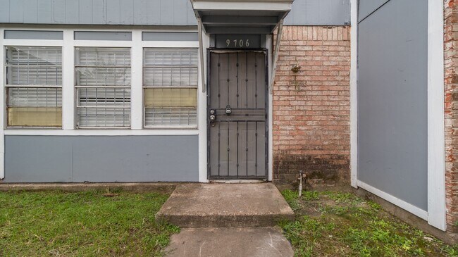 Photo - 9706 Farragut St