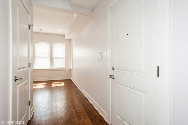 Photo - 3051 N Spaulding Ave Unidad 3E