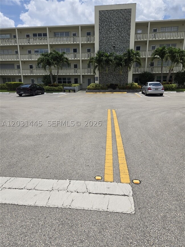 Building Photo - 1011 Cambridge A Unit 1011