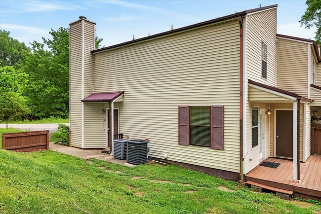 921 Kingsbury Dr