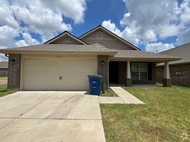 Building Photo - Renovated 4 Bedroom 2 Bath Home for Rent!