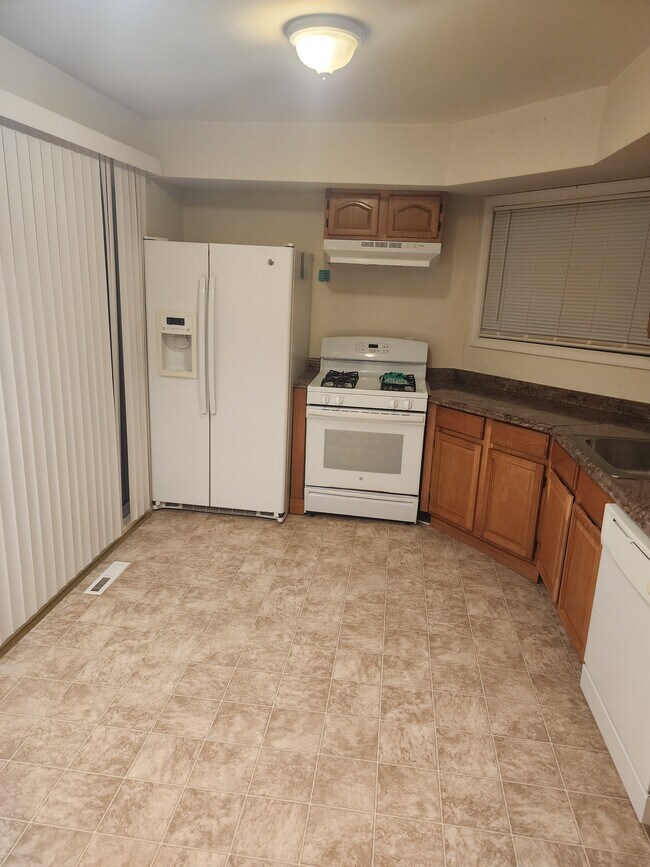 Kitchen - 51 Edinborough Ct