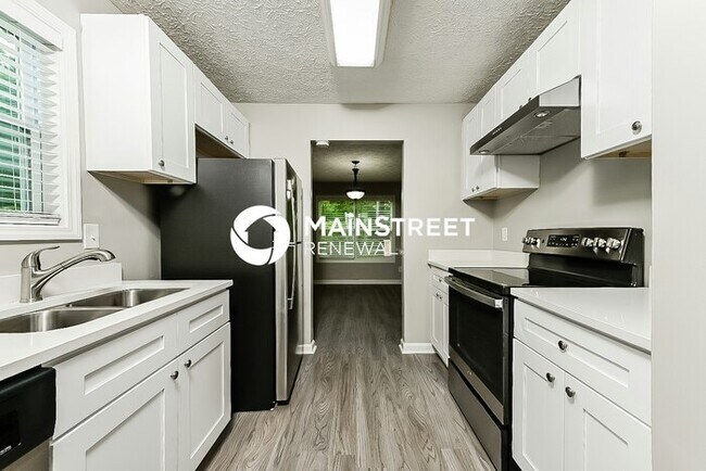 Photo - 3 Bedroom Pet-Friendly Home in Jonesboro, GA with Main Street Renewal
