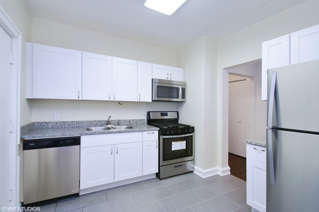 Building Photo - 630 W Waveland Ave Unit 3c