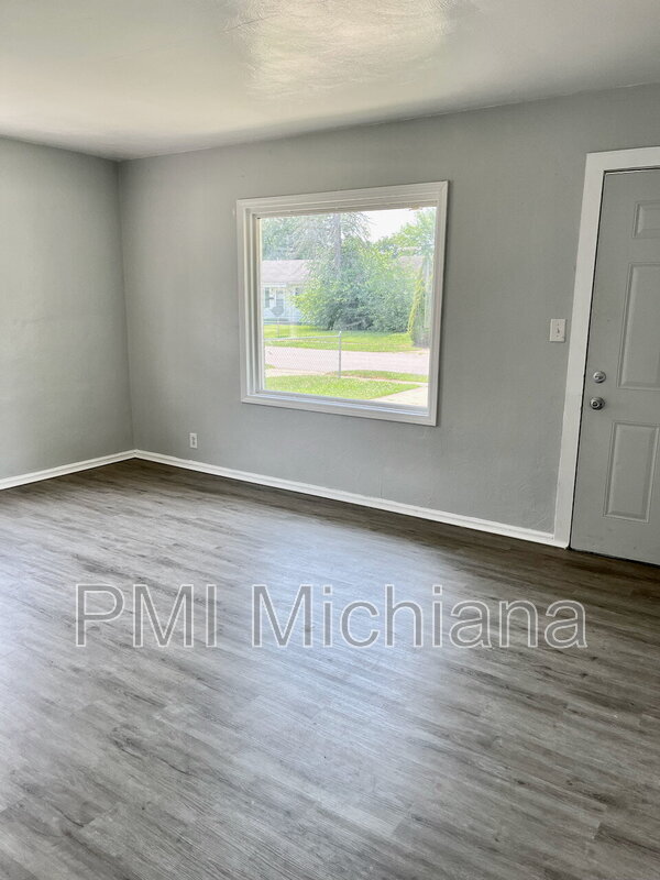 Photo - 230 N Albert Ave