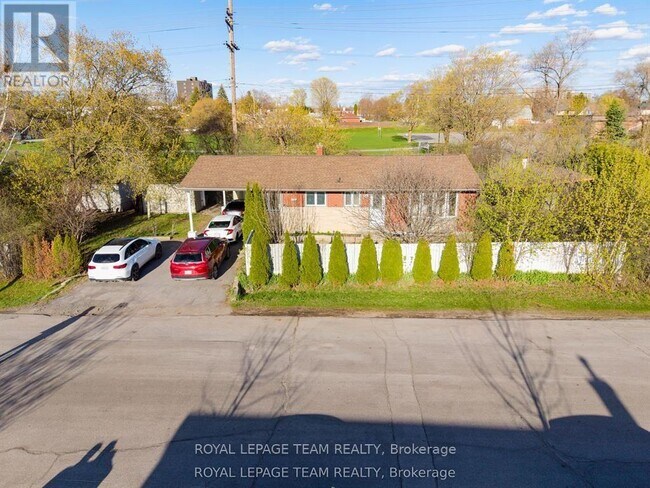 Photo - 925 Moorvale St