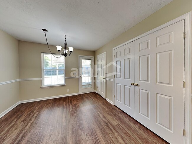 Photo - 1104 S Hampton Close