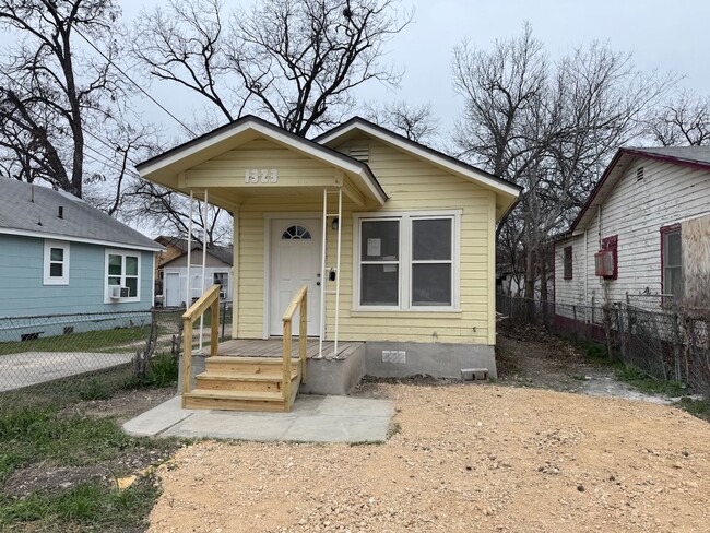 Cute 1/1 Cottage Available for Lease! - Cute 1/1 Cottage Available for Lease! Casa