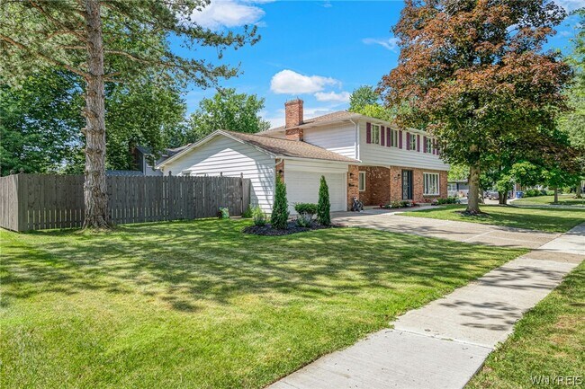 Photo - 71 Chaumont Dr