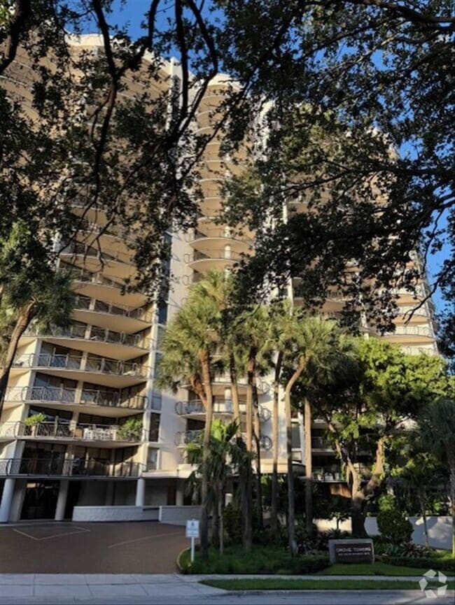 Building Photo - 2843 S Bayshore Dr Unit 5a Rental