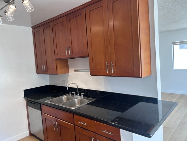 1544 N Fuller Ave Unit 2