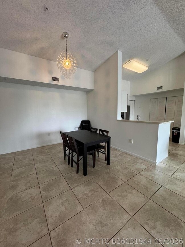 6944 SW 39th St Unit B304