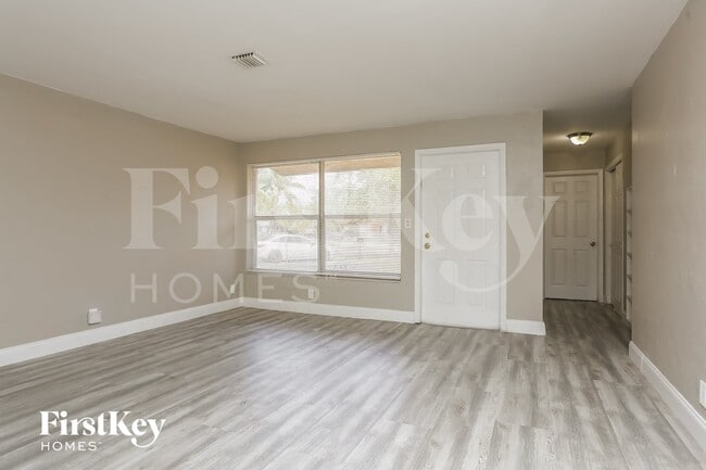 3750 NW 4th Pl