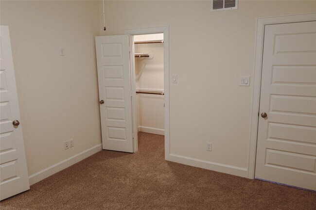 Photo - 3352 Vine Ter Trce