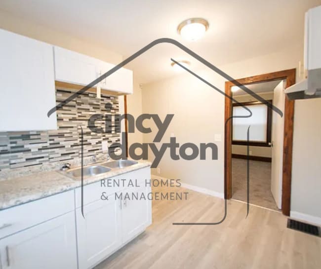 Photo - 3925 E 3rd St