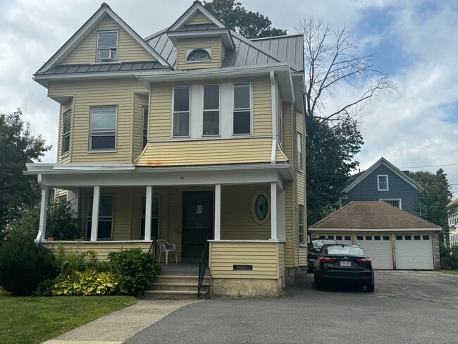 Building Photo - 29 Roxbury St Unit 2