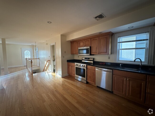 Building Photo - 69 School St Unit 2 Rental